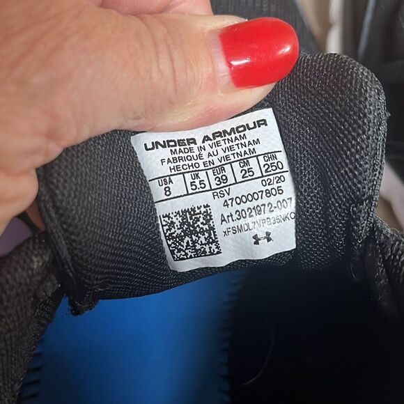 Under armor, tennis shoes - Picture 7 of 8